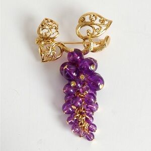 AVON - Vintage - Signed Gold Tone Purple Beaded Grape Leaves Dangle Brooch-Pin